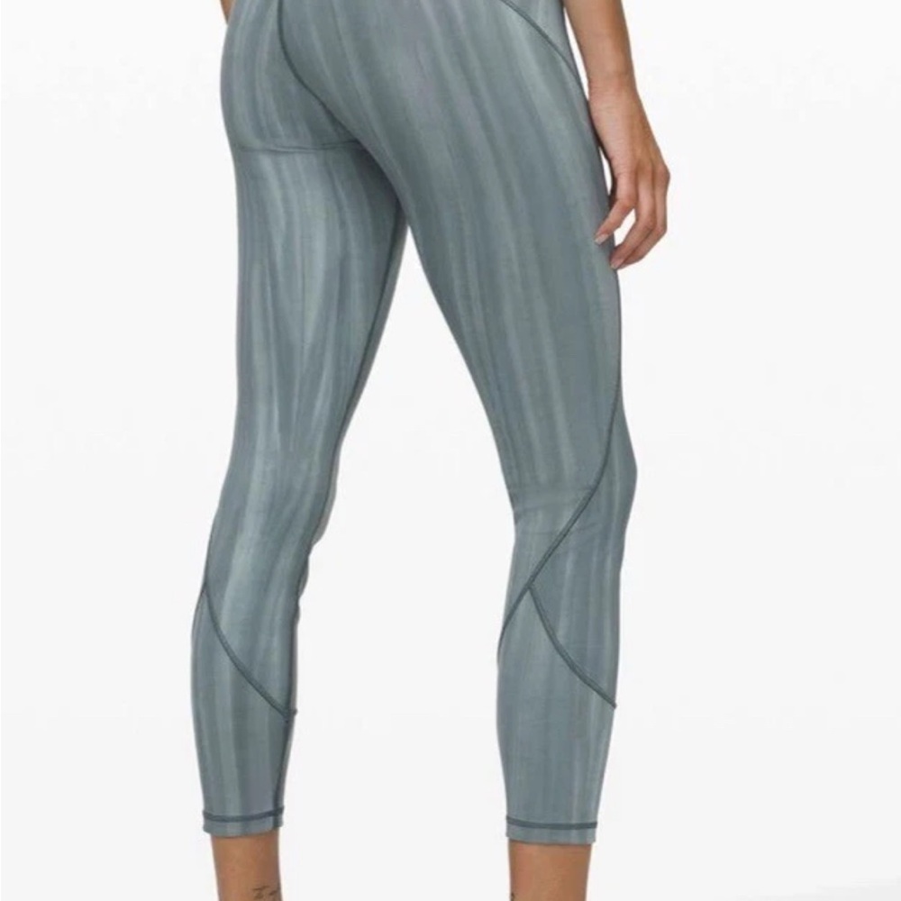 Lululemon In Motion Everlux Linear Spray Blue, 25”